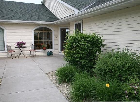 2nd image of 602 Aqua Cir