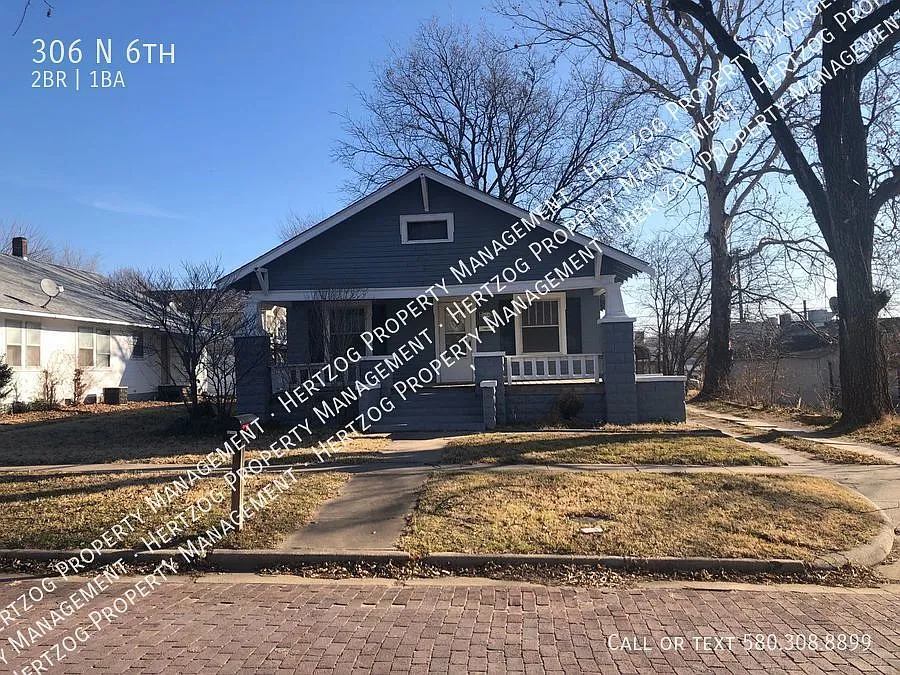 306 N 6th St