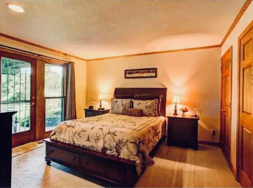Lower level: Primary bedroom, dual closets