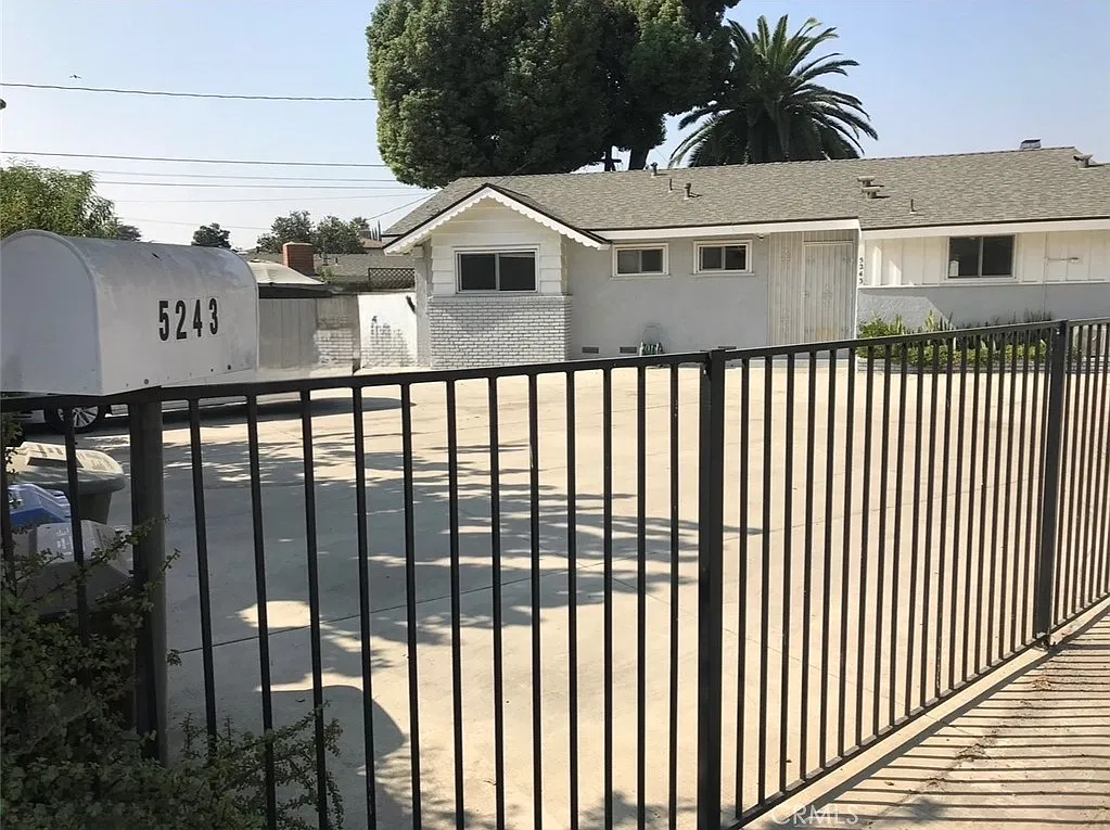 3 bed, 1886 sqft, $3,500 — Photo 2