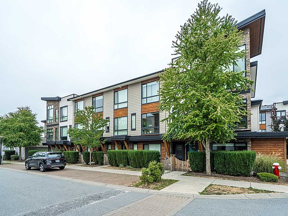 2nd image of 16488 64th Ave #11