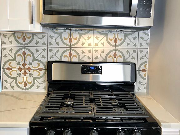 5th image of 1582 Victoria Ave 2-unit 2