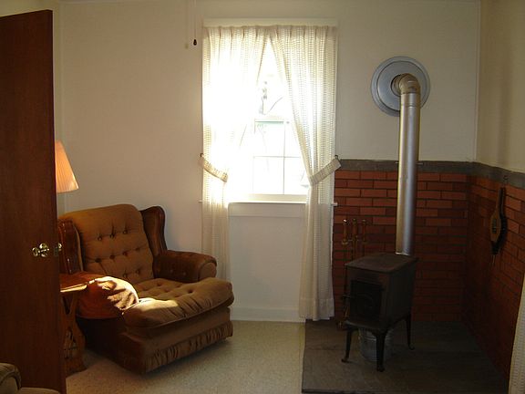 4th image of 26 Dogwood St