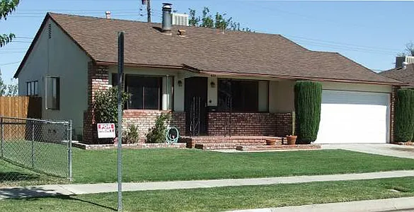 633 W Avenue H8 — Photo 1