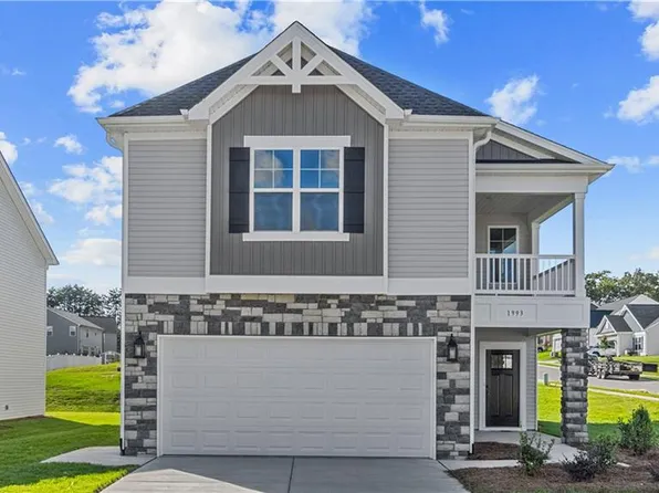 1993 Watkins Landing Dr, Kernersville, NC 27284