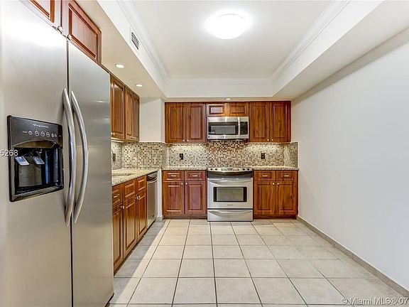 5th image of 600 Biltmore Way APT 302