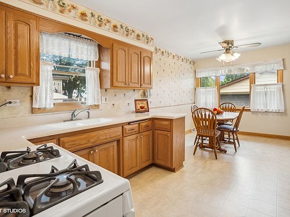 5th image of 1486 Prospect Ave