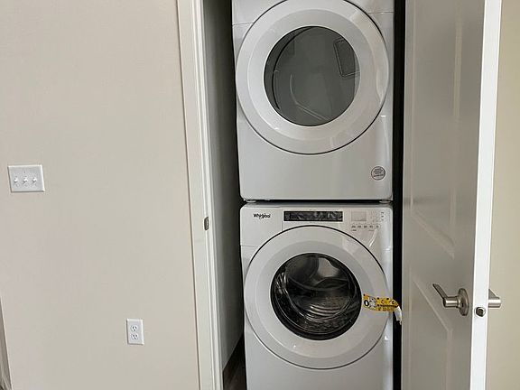 5th image of 609 Plymouth Dr NE #603-201