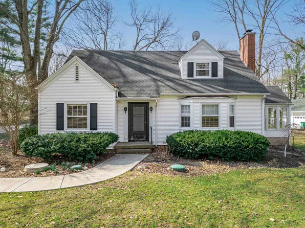 8328 Delaware St, Dixon, IL 61021