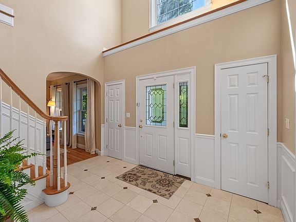 5th image of 22 Sawyer Ln