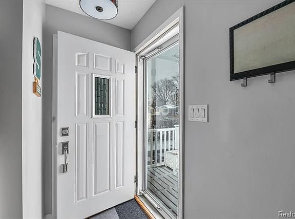5th image of 28652 Elmwood St