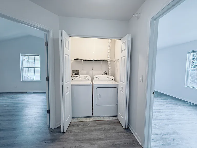 2554 Dickens Dr — Photo 11