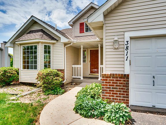 3rd image of 3811 Oxford Dr