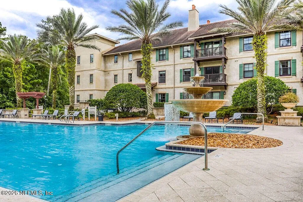 1 bed, 1.0 bath, 859 sqft, $2,100 — Photo 2