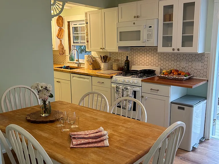 622 Canfield Ln — Photo 4