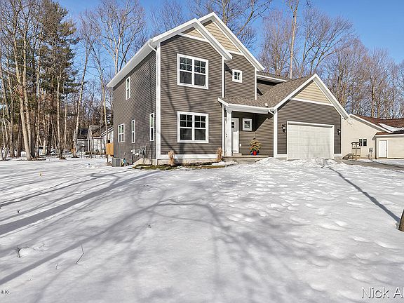 2nd image of 1935 Briar Ct NE