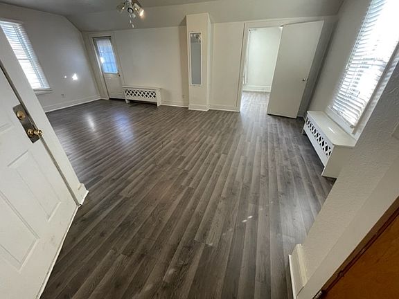 4th image of 728A Superior Ave