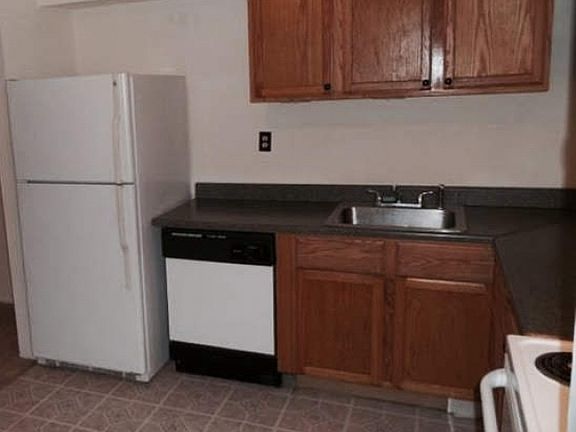 2nd image of 798 Eves Dr