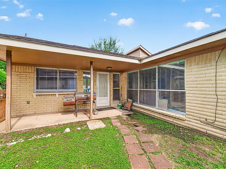 7403 Shady Vale Ln — Photo 37