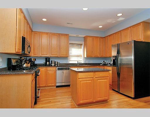 4th image of 2302 W Belmont Ave APT 3