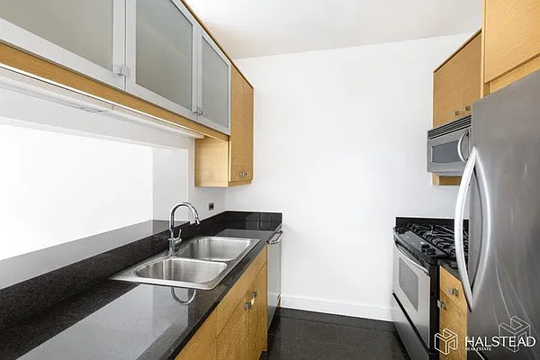 Rented by Halstead Real Estate | media 19