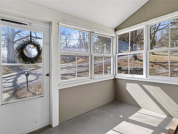 2nd image of 112 Sunrise Rd