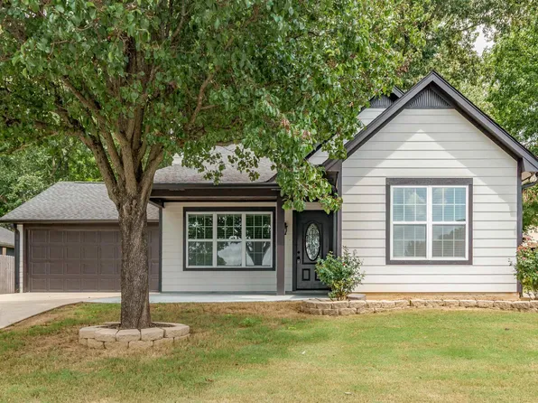 426 Laurel Woods Trce, Helena, AL 35080