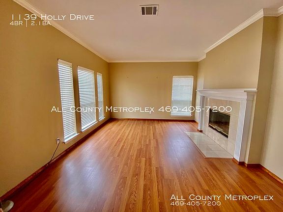 3rd image of 1139 Holly Dr