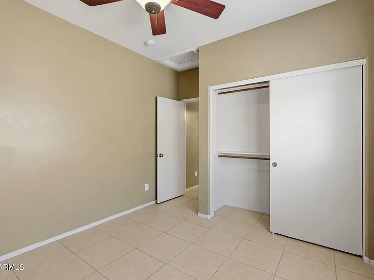 12910 W Corrine Dr — Photo 9