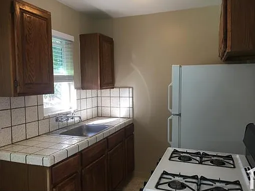 190 Boston Ave #5 — Photo 6