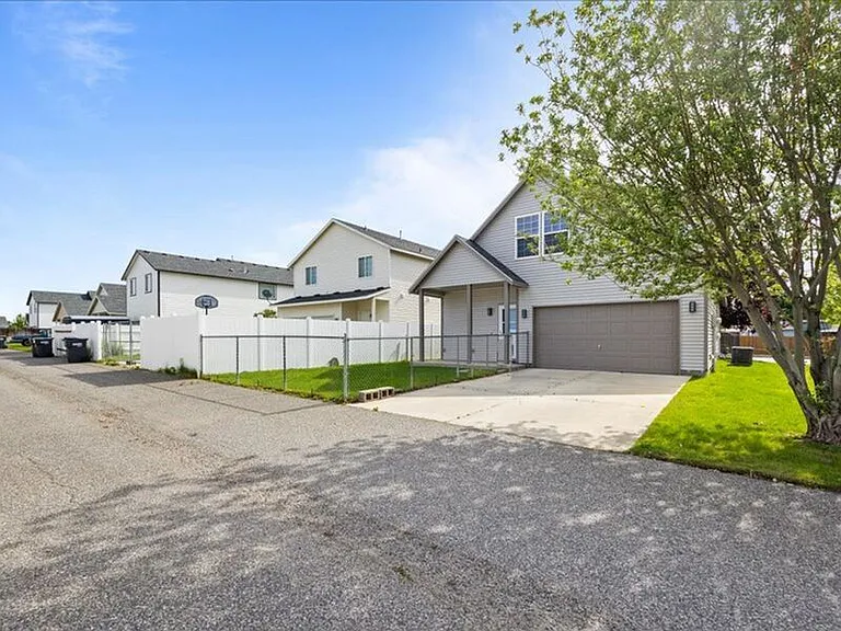 4612 Belgian Ln — Photo 21