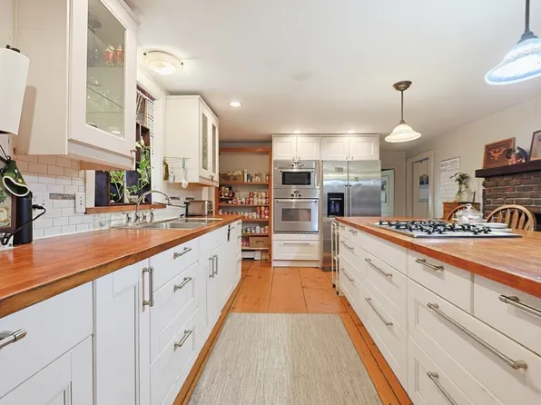 728 S Main St, Raynham, MA 02767