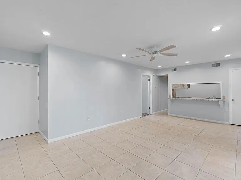 408 Marshall Ct NW #5 — Photo 10