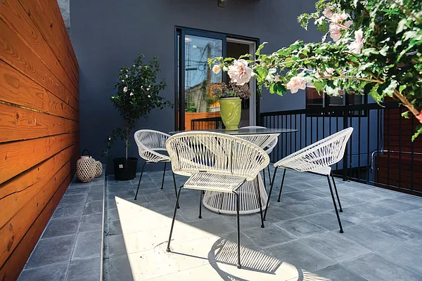 Sold by The InHouse Group | media 23