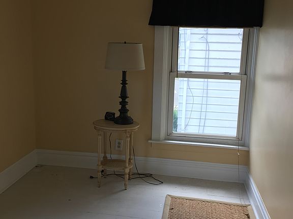 5th image of 603 Eastern Ave NE
