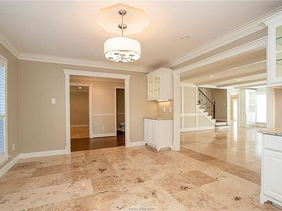 5th image of 1633 Country Club Blvd