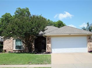1206 Hanover Dr, Euless, TX 76040