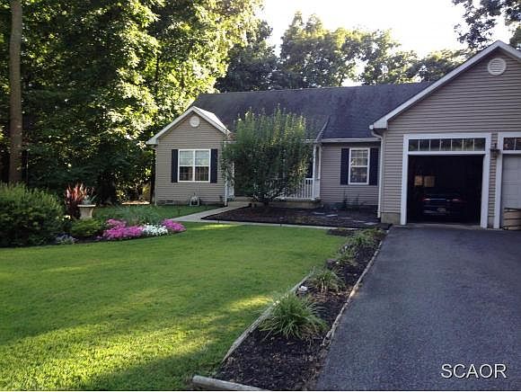 1st image of 75 Gainsborough Dr
