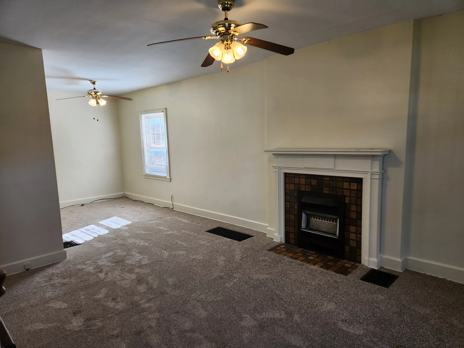 2 bed, 1000 sqft, $1,100 — Photo 2