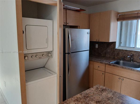 3254 W 70th St Unit 202