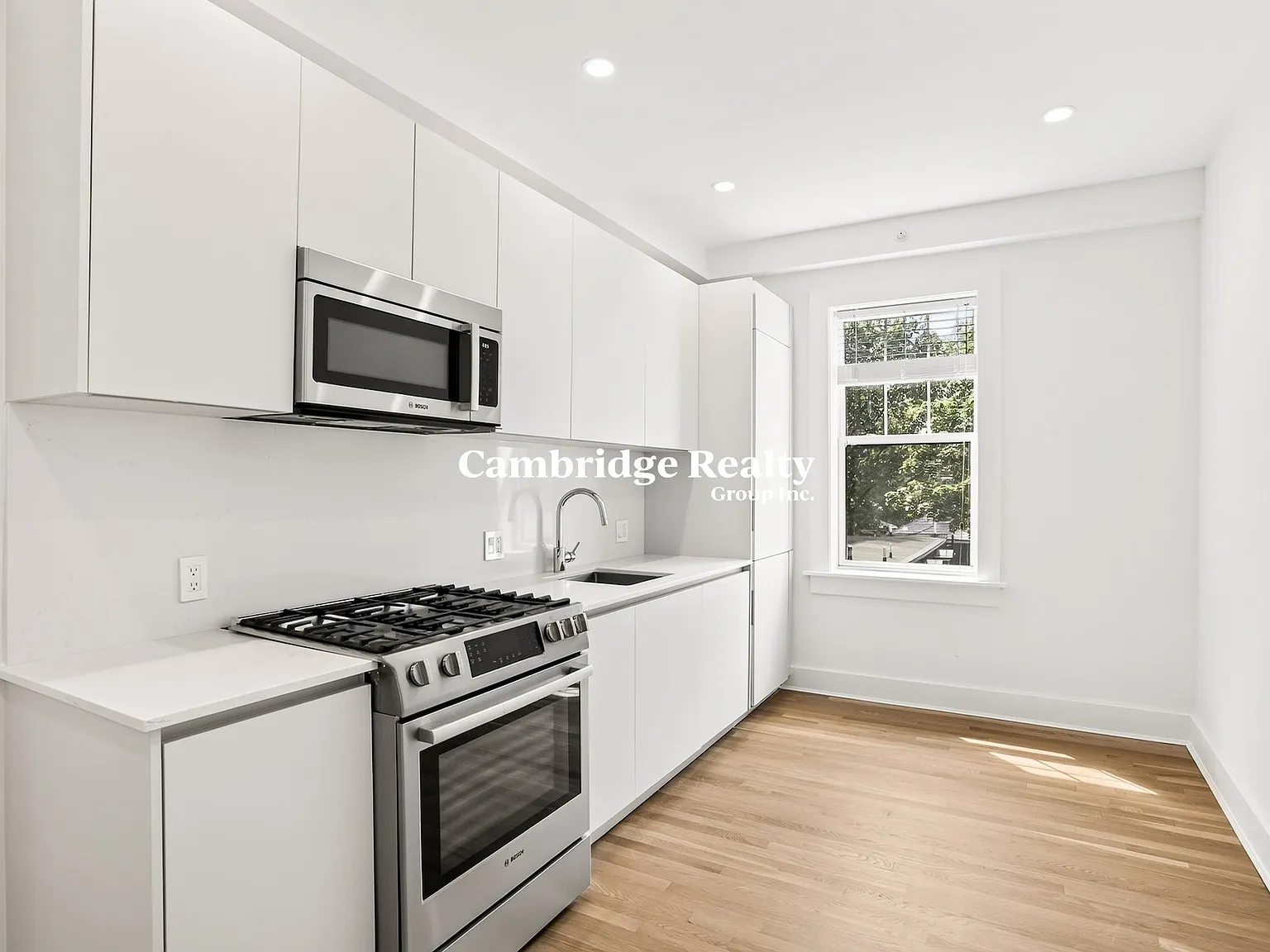 2 bed, 1.0 bath, 870 sqft, $3,800 — Photo 2