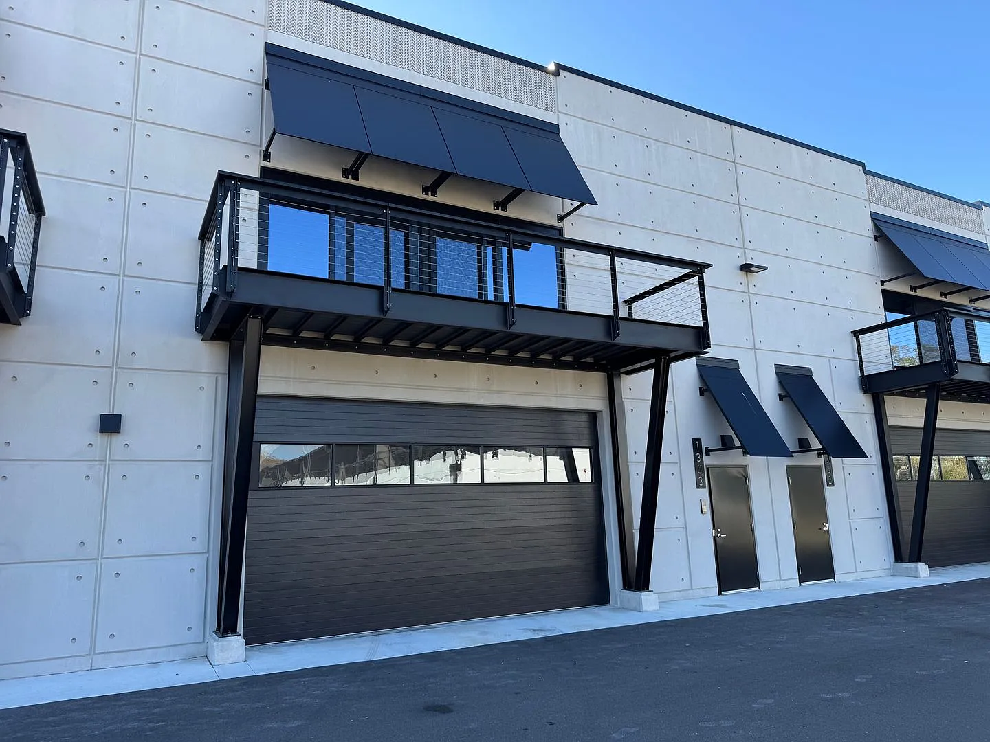 Motor Enclave Garage — Photo 3
