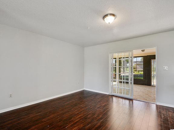 4th image of 1840 Chaucer Way
