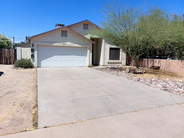 2 bed, 934 sqft, $1,850 — Photo 1