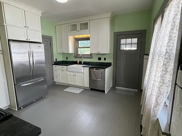 830 E Brady St — Photo 10