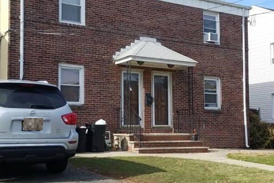 2nd image of 942-944 Van Buren Ave