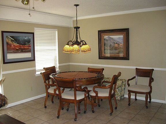 3rd image of 9 Land Cove Cir