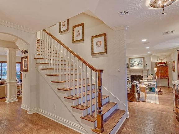 5th image of 1712 Guilford Ln