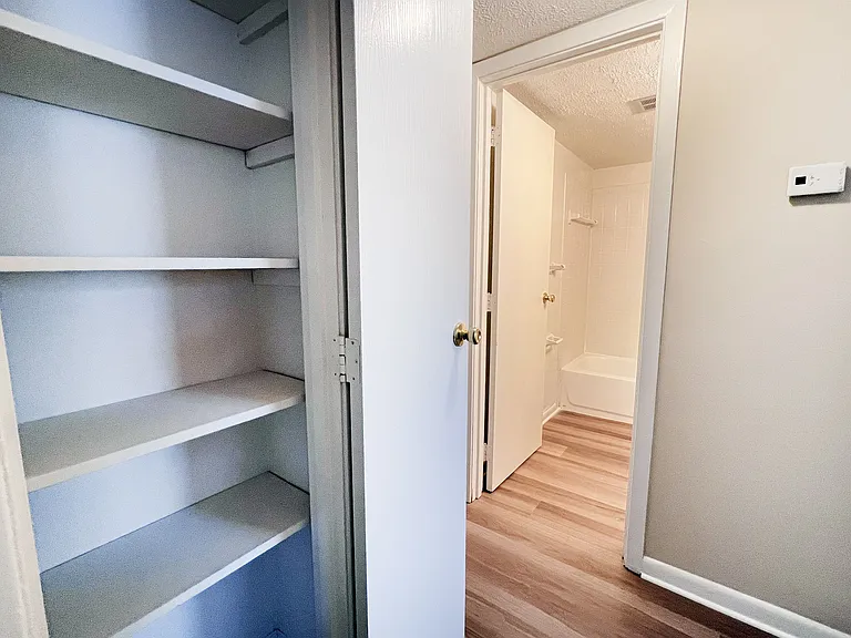 East Pointe Apartments — Photo 29