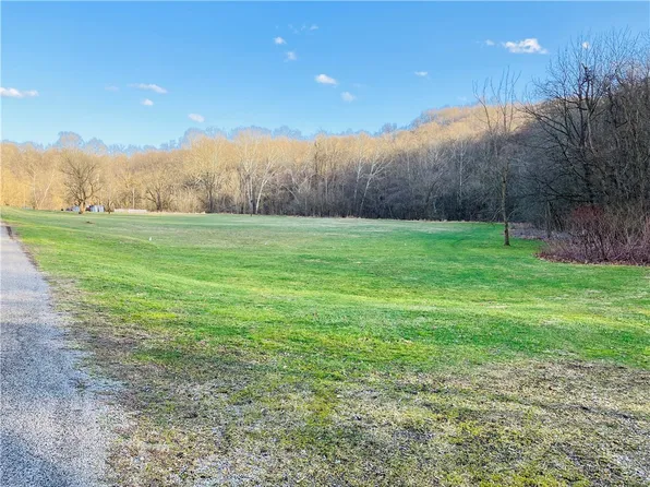 537 Braznell Rd, Grindstone, PA 15442